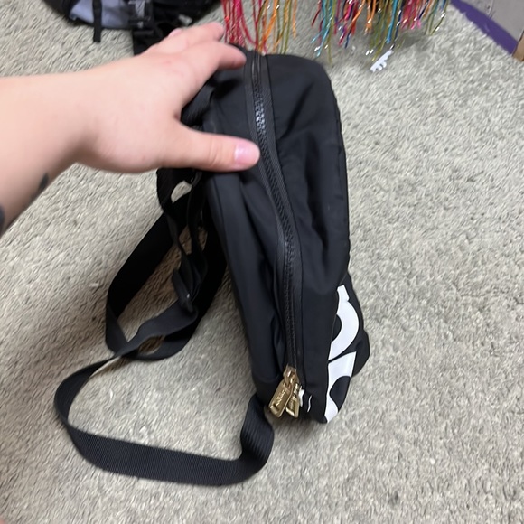 Adidas little backpack it has been used but it’s in great condition - Picture 4 of 8